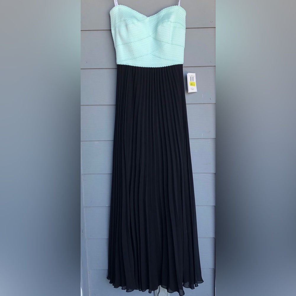 B DARLIN N.W.T.Mint Green Black Maxi Pleated Dress.Size 7/8 Juniors.Long Flowing